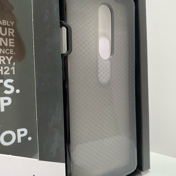 Tech21 Evo Check Flex Shock OnePlus 7 Pro Case - Picture 4 of 4